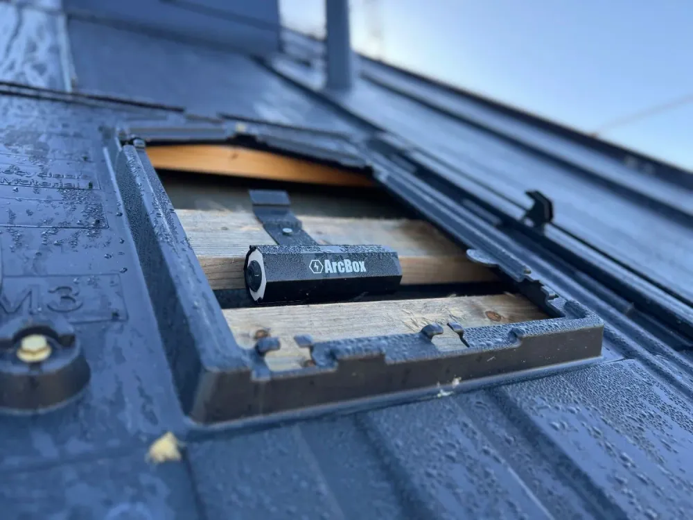 Автономно устройство за гасене на съединители на фотоволтаични панели - ArcBox