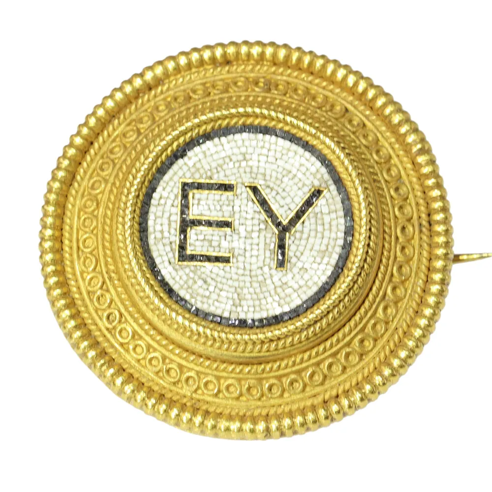 EY – От гръцкото здраве до английската любов: викторианската микромозайка брошка на Кастелани