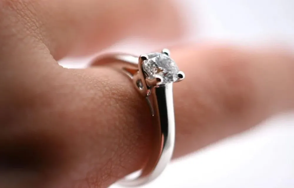 Пръстен Солитер от 18-каратово бяло злато с диамант 0,750 ct