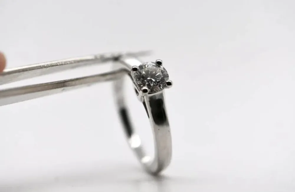 Пръстен Солитер от 18-каратово бяло злато с диамант 0,750 ct