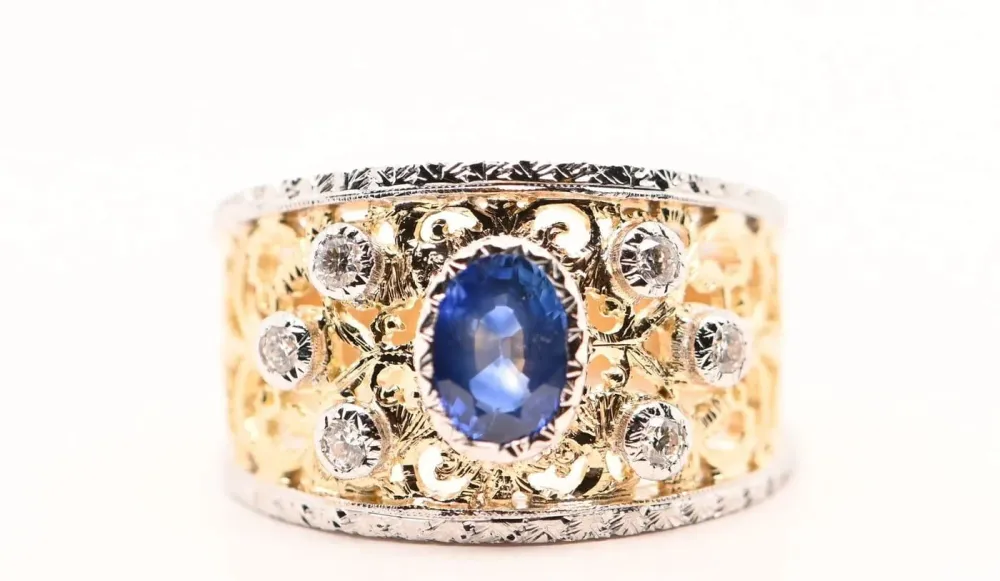 Пръстен - сапфир 0,95 ct и диаманти от 18-каратово жълто и бяло злато