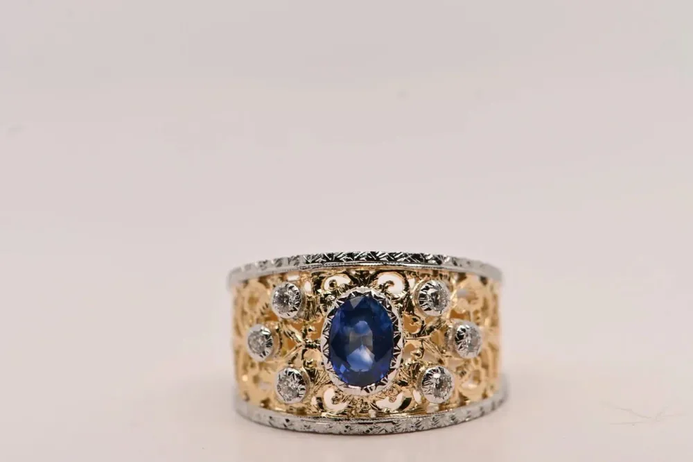 Пръстен - сапфир 0,95 ct и диаманти от 18-каратово жълто и бяло злато