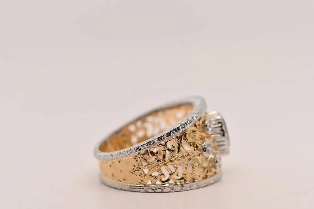 Пръстен - сапфир 0,95 ct и диаманти от 18-каратово жълто и бяло злато