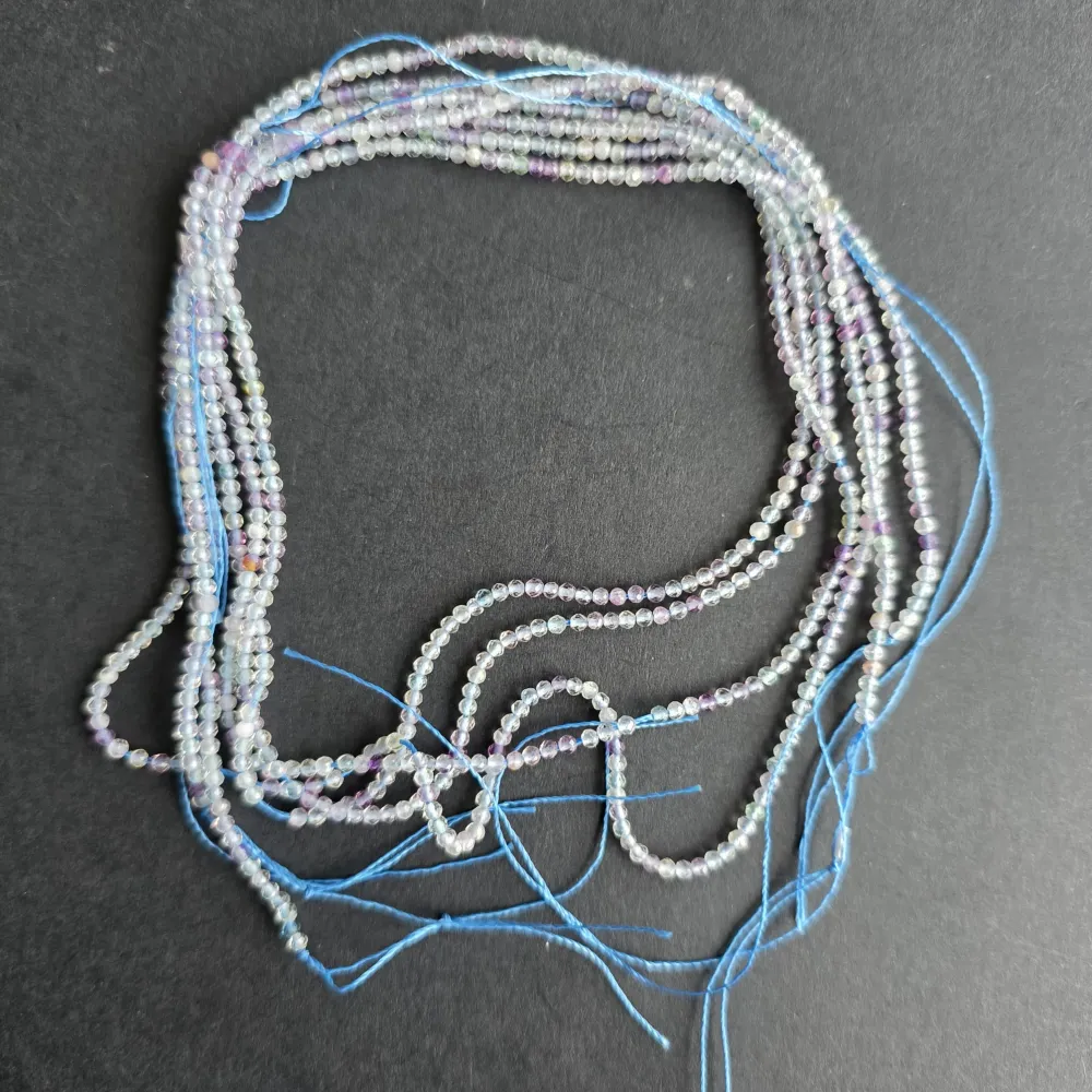 Гривна от мъниста полускъпоценни камъни, фасетирани топчета ФЛУОРИТ ЛИЛАВО