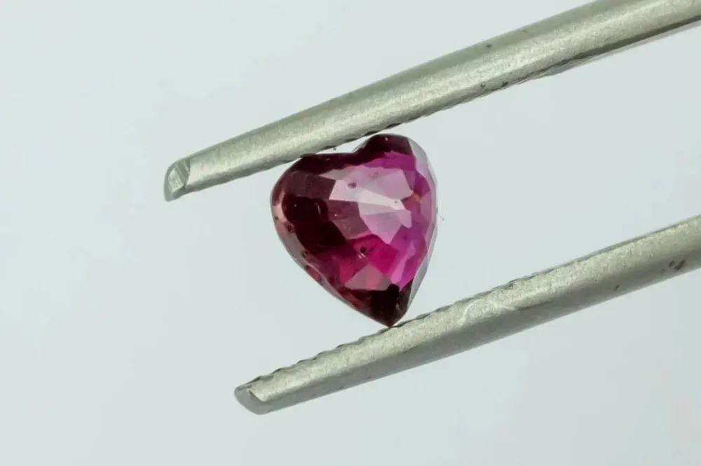 1.03ct нагрят рубин от Бирма GFCO сертификат