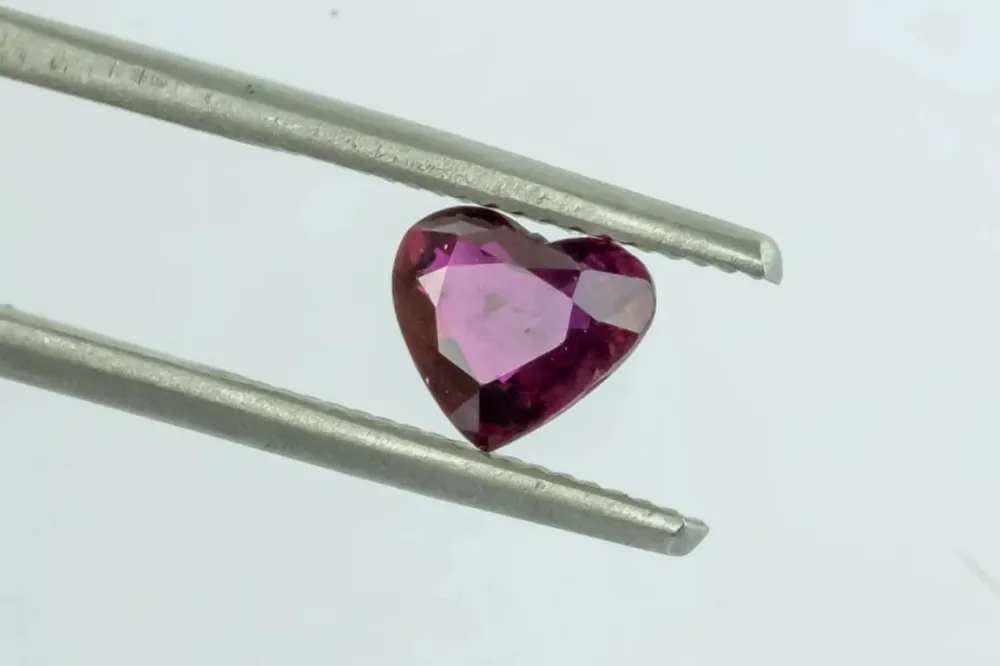 1.03ct нагрят рубин от Бирма GFCO сертификат