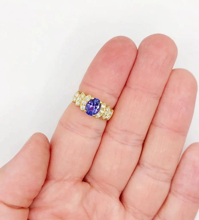 Винтидж пръстен тип жон в 18-каратово злато с танзанит 1,10 ct и диаманти