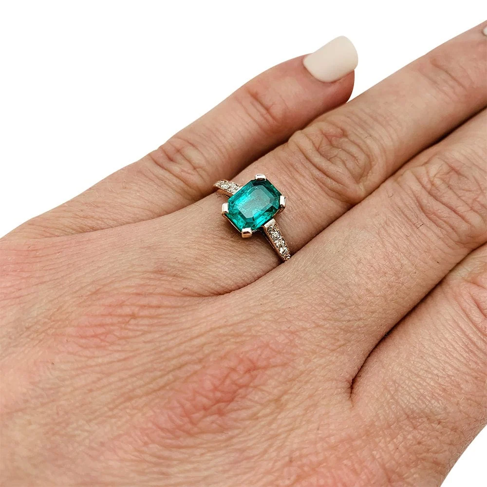 Пръстен от бяло злато, Платина, изумруд 1.26ct.
