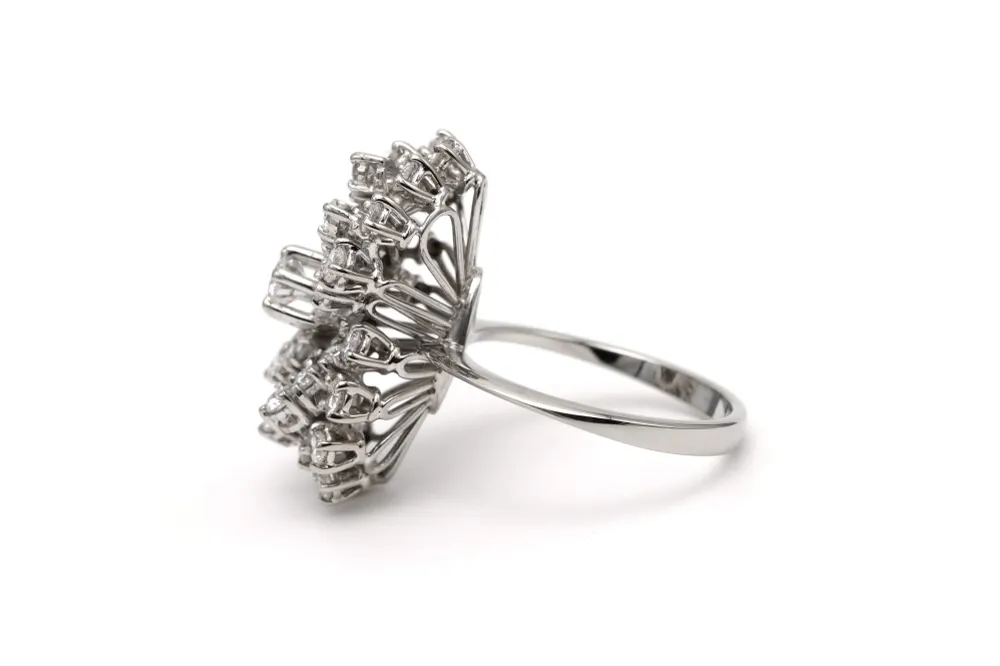 Съвременен пръстен от бяло злато, инкрустиран с диаманти (+-1.36ct)