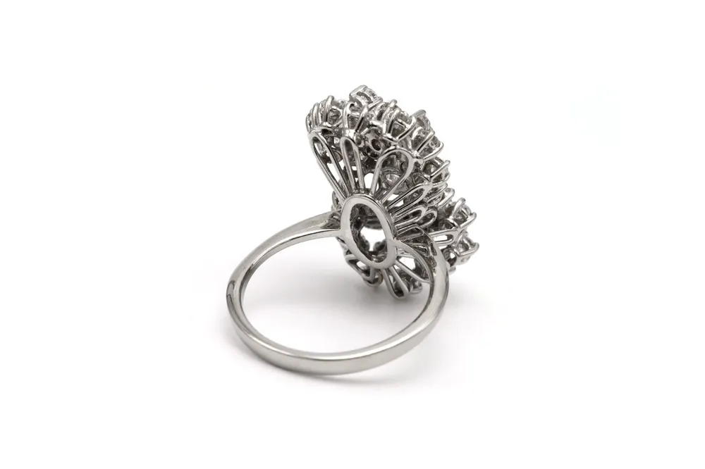 Съвременен пръстен от бяло злато, инкрустиран с диаманти (+-1.36ct)