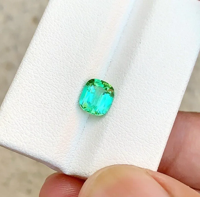Син зелен турмалин 1.38cts HGTL сертификат