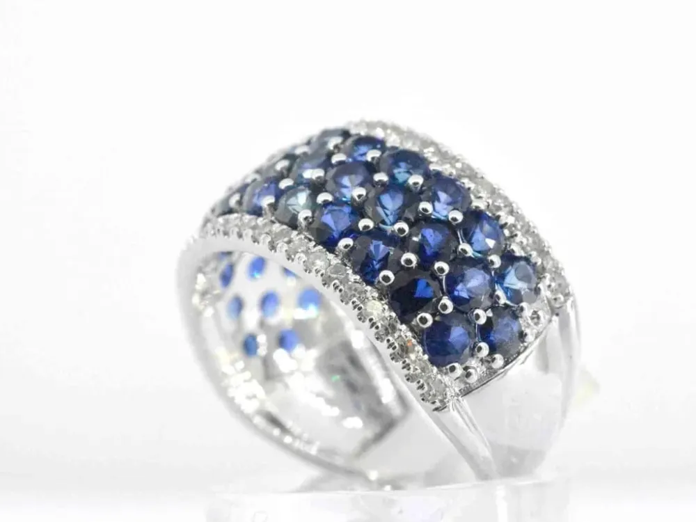 Пръстен от бяло злато със сапфири и диаманти