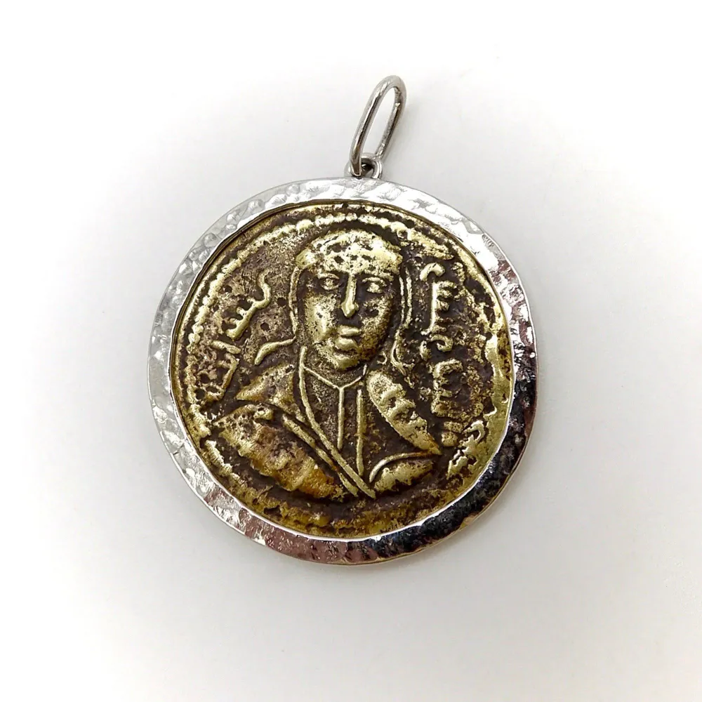 Висулка - Византийска бронзова монета върху основа от бяло злато 14K