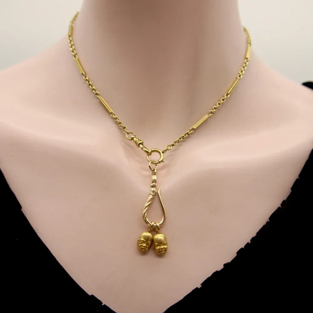 Класически овчарски кукичков закопчалка с подпис в 14K жълто злато
