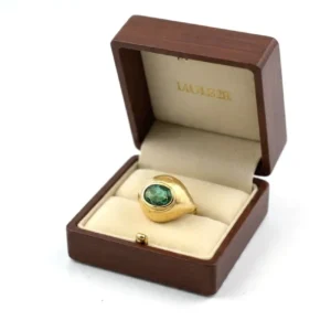 Пръстен с овален изумруд 1,50 ct от 18-каратово жълто злато
