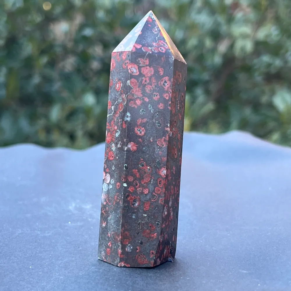 Сливов цвят яспис обелиск m1