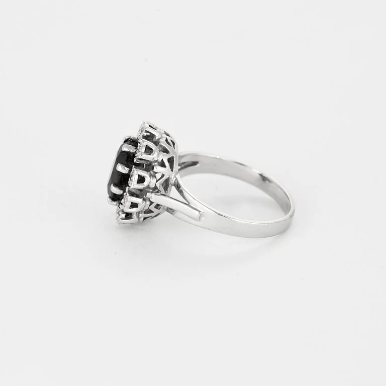 Пръстен Маргаритка бяло злато, сапфир 1,69ct и диаманти