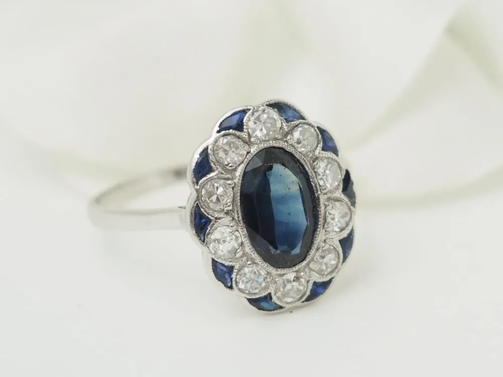 Пръстен Помпадур - сапфир 1,80 ct и диаманти от 18 K бяло злато