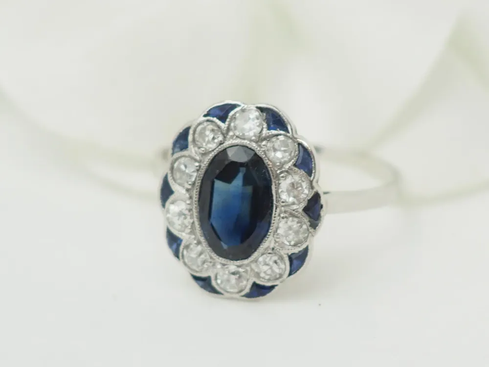 Пръстен Помпадур - сапфир 1,80 ct и диаманти от 18 K бяло злато