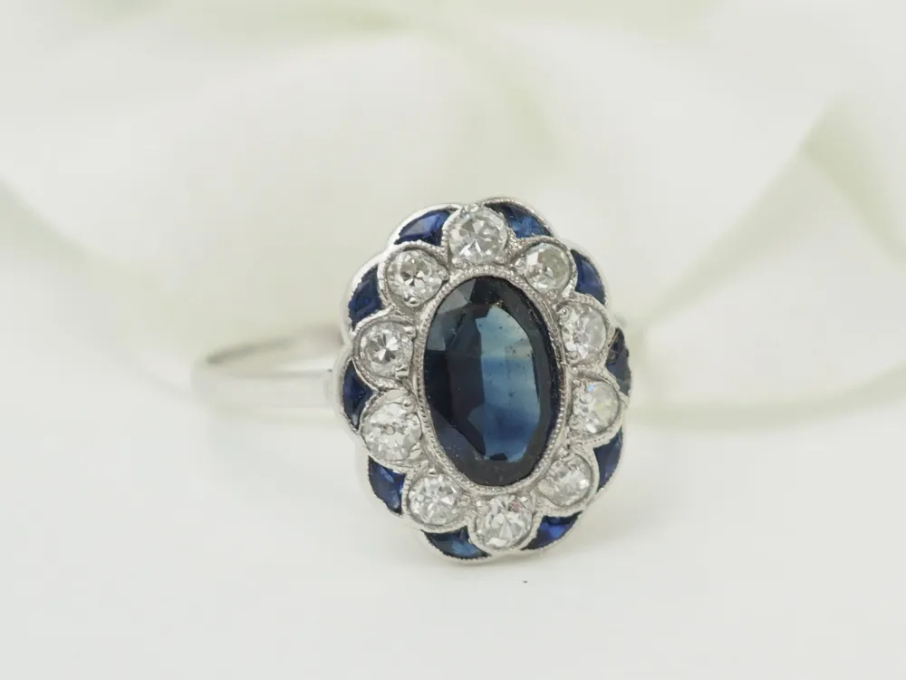 Пръстен Помпадур - сапфир 1,80 ct и диаманти от 18 K бяло злато