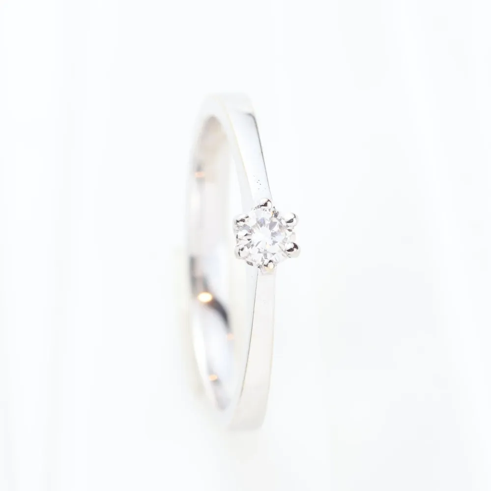 Солитарен пръстен от бяло злато 18k и диамант 0,12 ct