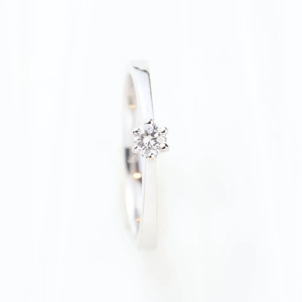 Солитарен пръстен от бяло злато 18k и диамант 0,12 ct