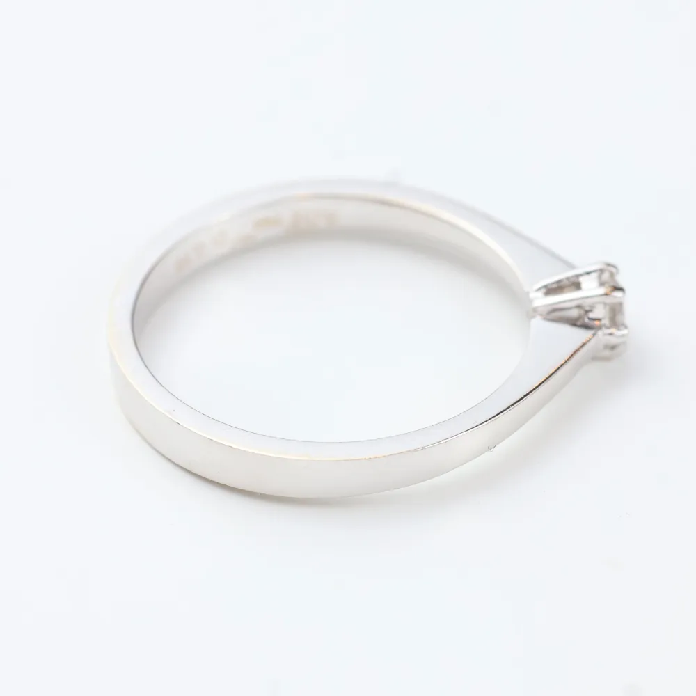 Солитарен пръстен от бяло злато 18k и диамант 0,12 ct
