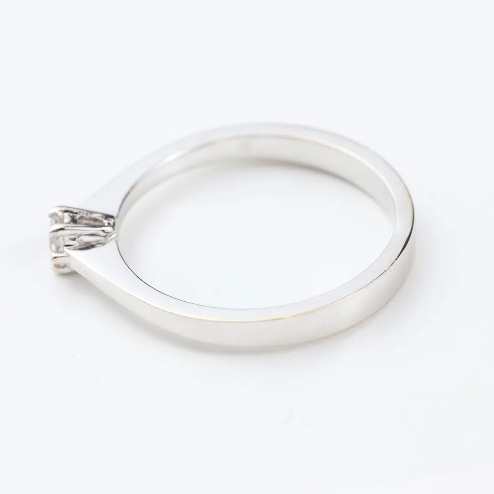 Солитарен пръстен от бяло злато 18k и диамант 0,12 ct
