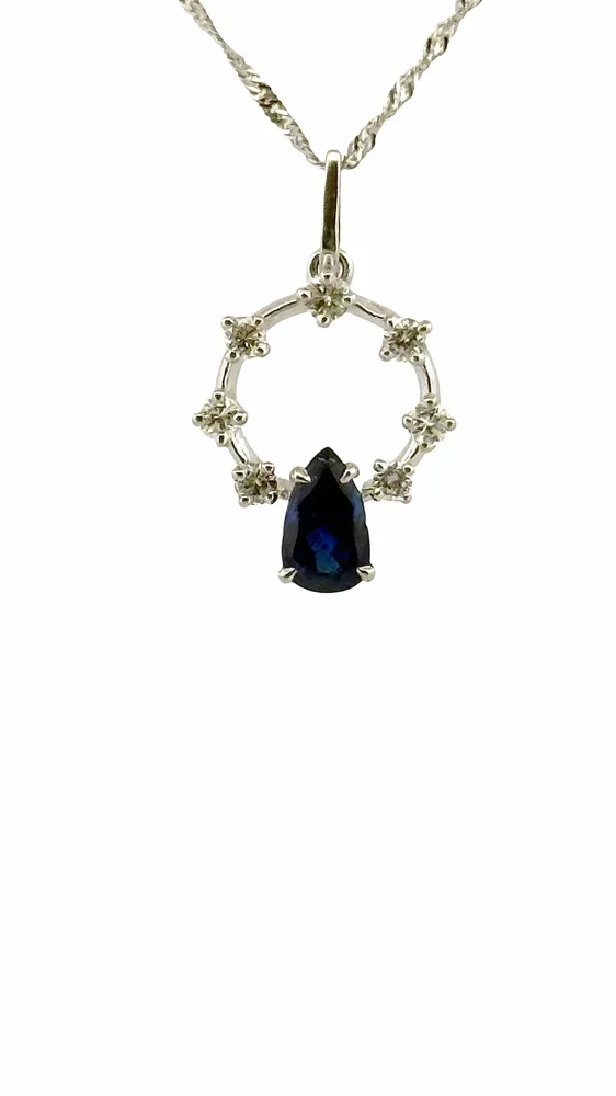 Колие с висулка от 18k бяло злато с диамант и сапфир