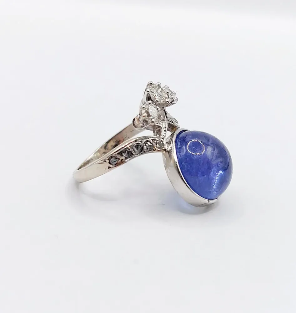 Винтидж херцогински пръстен от 18k бяло злато, кабошон танзанит и диаманти