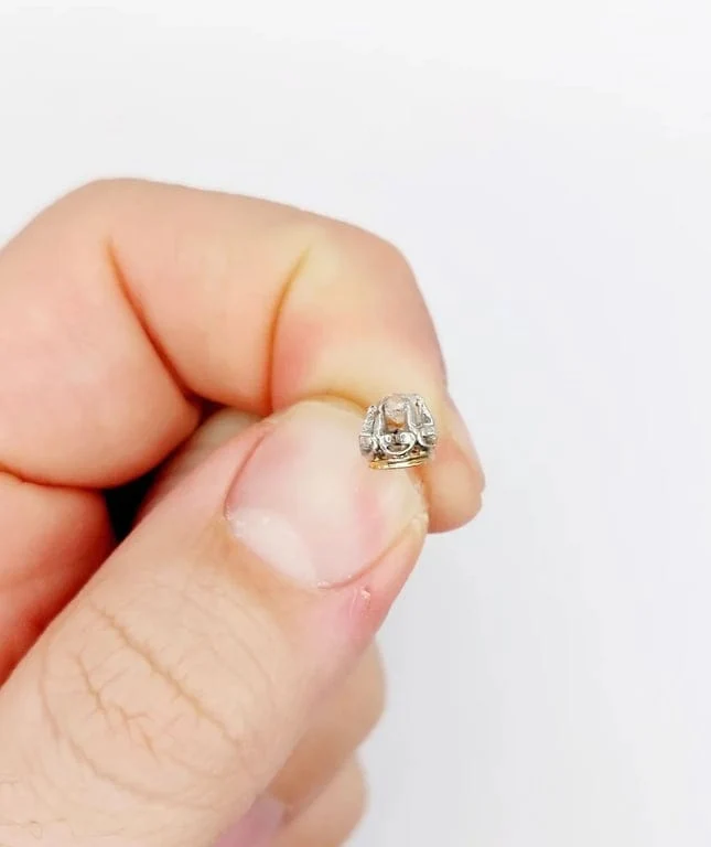 Античен медальон от бяло злато 18k с диамант с стара шлифовка (около 1900 г.)