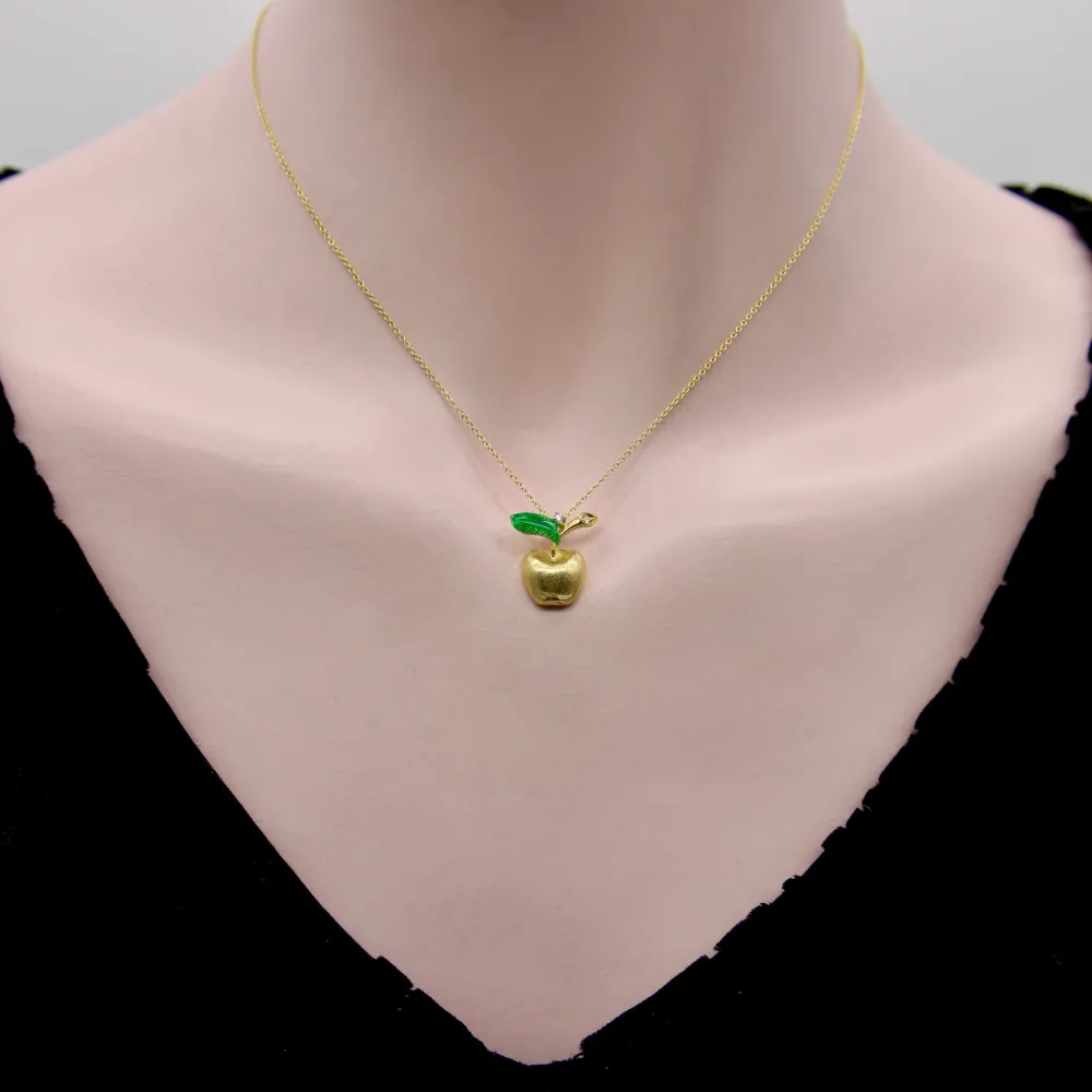 Винтидж златен медальон ябълка 18k, диаманти и емайл