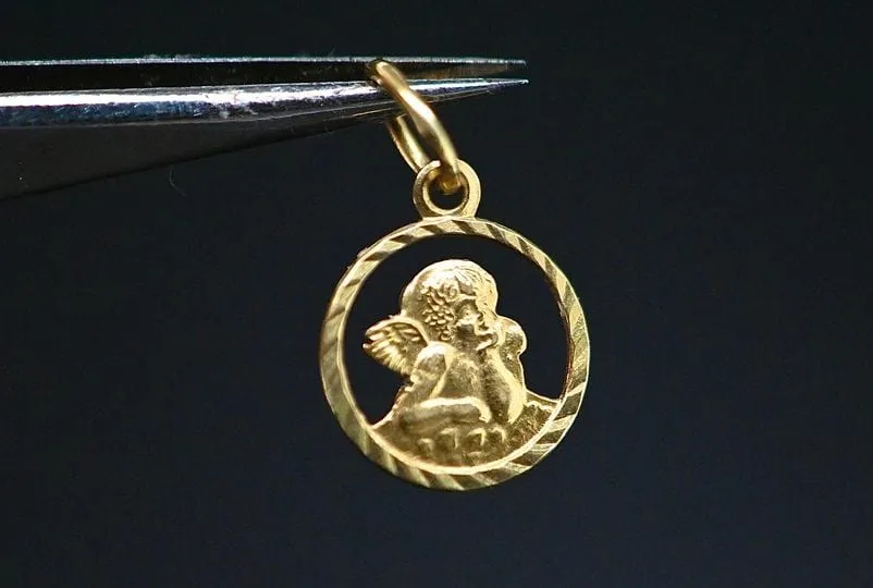 18k златна висулка ангел