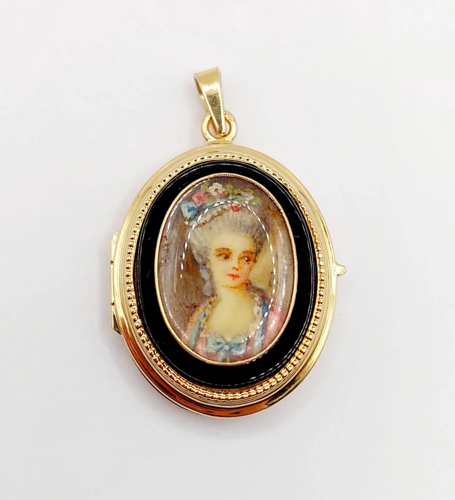Медальон за снимка от розово злато, миниатюрна дама и оникс (около 1900 г.)