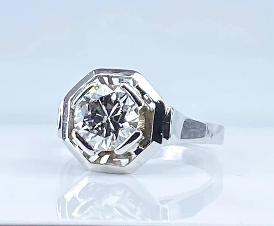 Пръстен от бяло злато, диамант 1,95 карата, епоха ART DECO