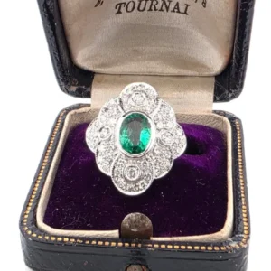 Пръстен от бяло злато 18 карата с овален изумруд 2.00ct и диаманти 1.00ct