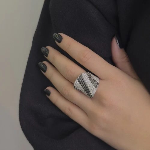 Пръстен тип лента - Диаманти от 18-каратово бяло злато