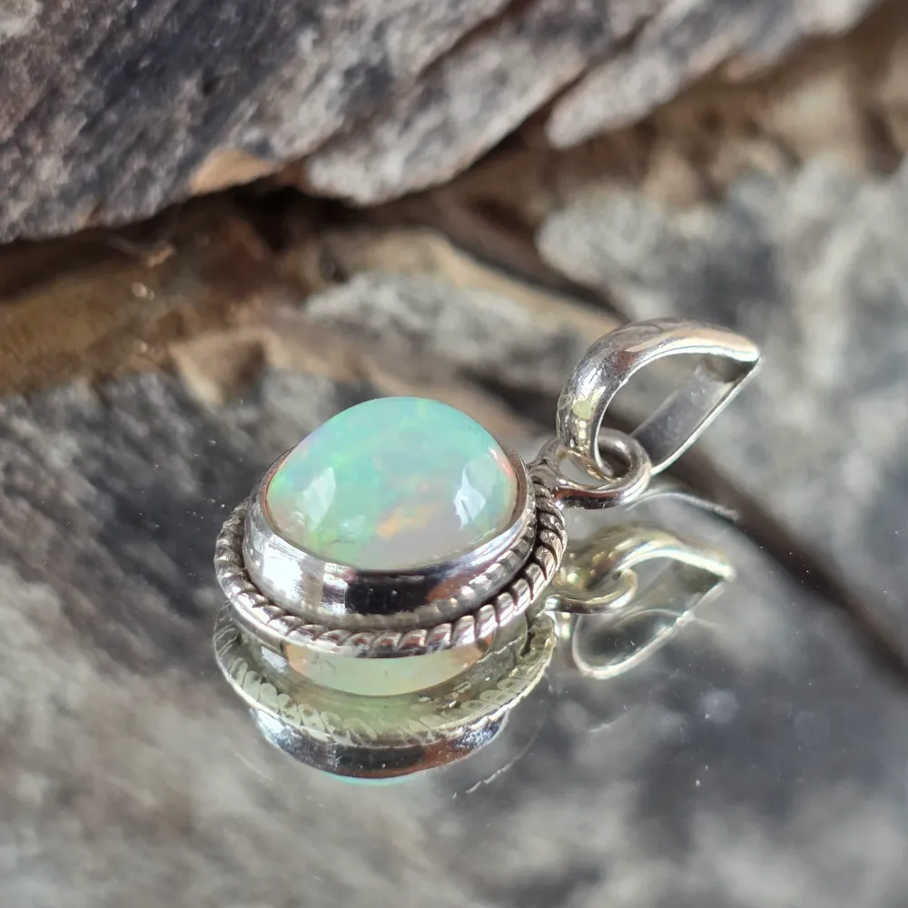 Сребърен висулка с етиопски опал | Модел 9