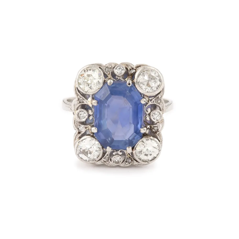 Пръстен - цейлонски сапфир 4,66 ct и диаманти в Платина и 18-каратово бяло злато