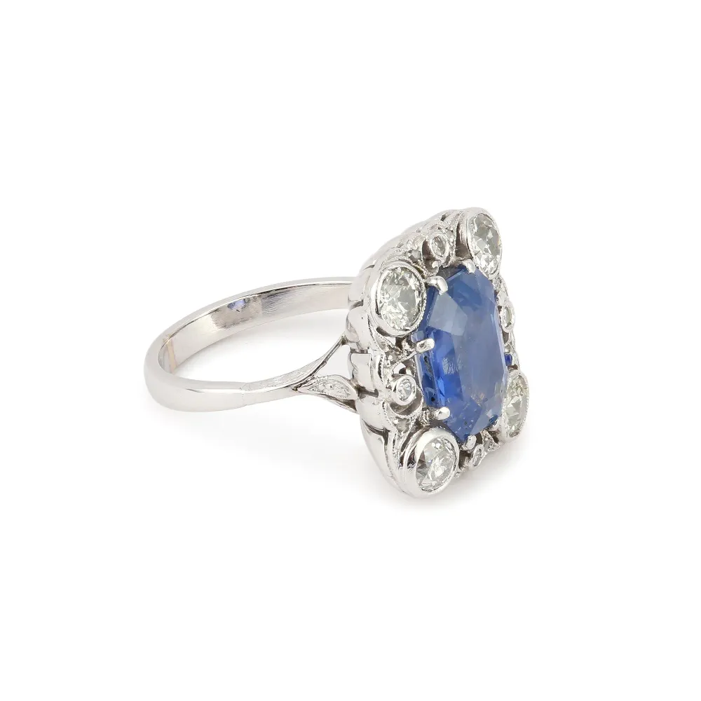 Пръстен - цейлонски сапфир 4,66 ct и диаманти в Платина и 18-каратово бяло злато