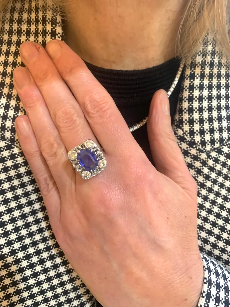 Пръстен - цейлонски сапфир 4,66 ct и диаманти в Платина и 18-каратово бяло злато