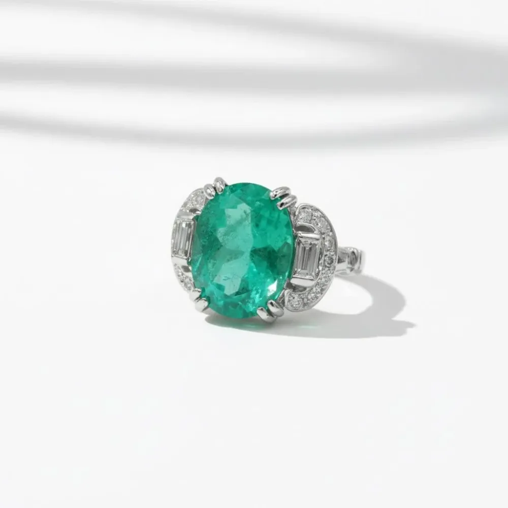 Пръстен от 18-каратово бяло злато с колумбийски смарагд 5,12 ct и диаманти