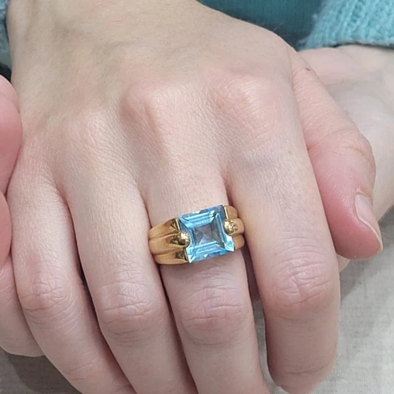 Пръстен - Скай топаз с фасетирано стъпаловидно шлифоване 5,56 ct в 18k злато