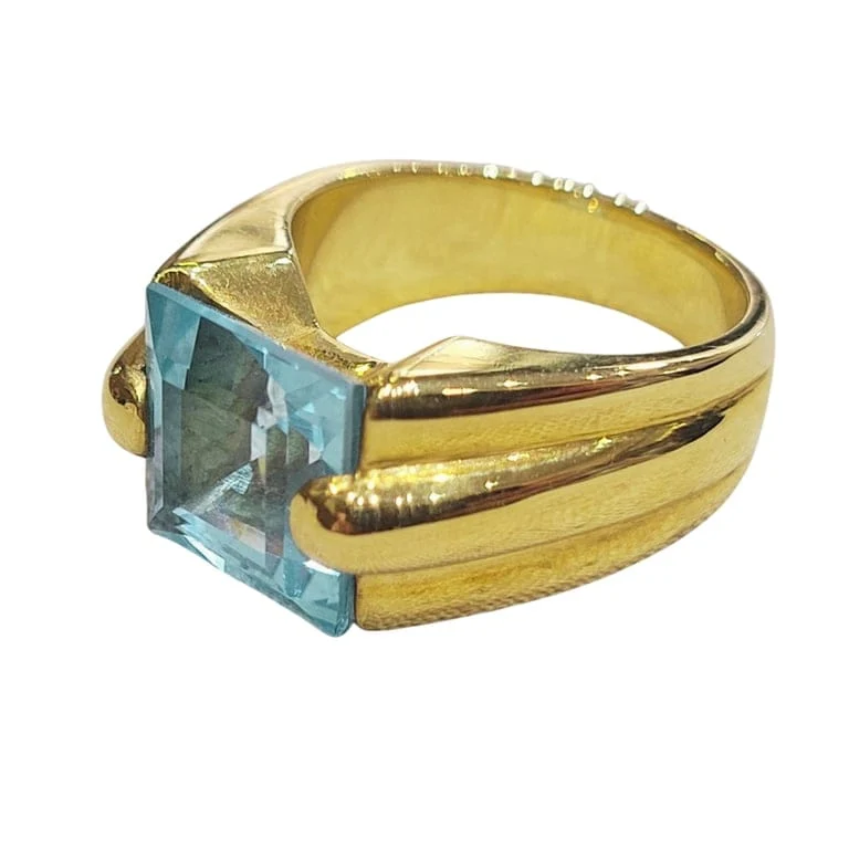 Пръстен - Скай топаз с фасетирано стъпаловидно шлифоване 5,56 ct в 18k злато