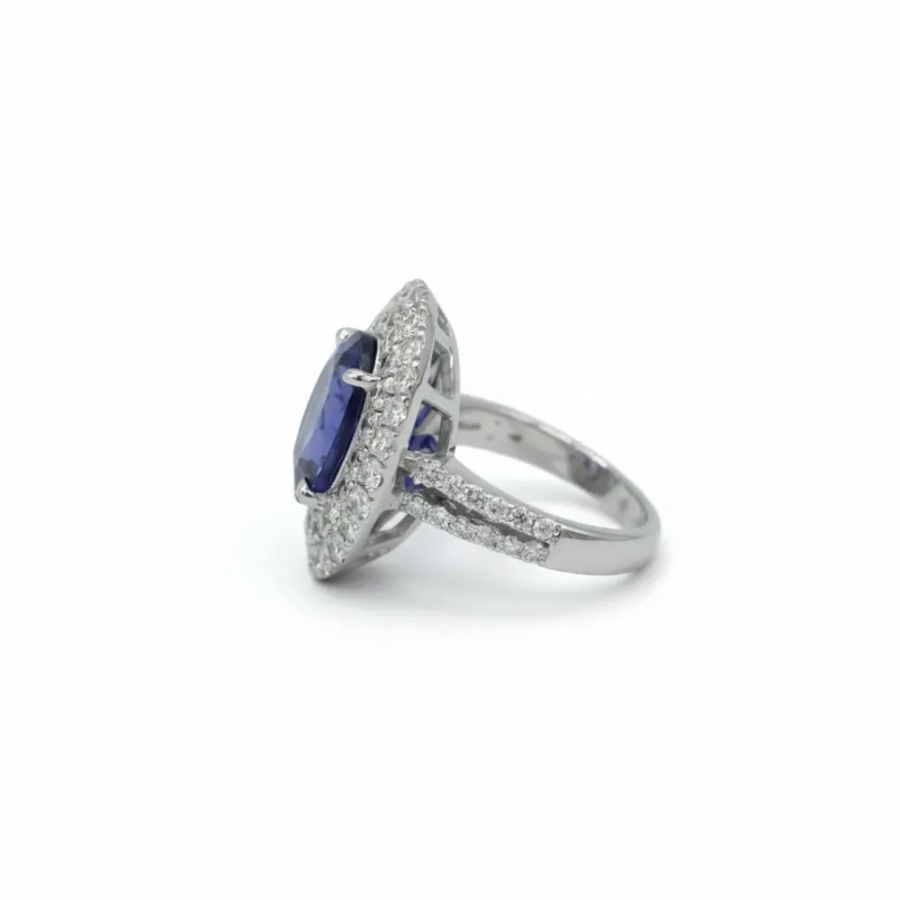 Пръстен от 18-каратово бяло злато с танзанит 5,73 ct и диаманти