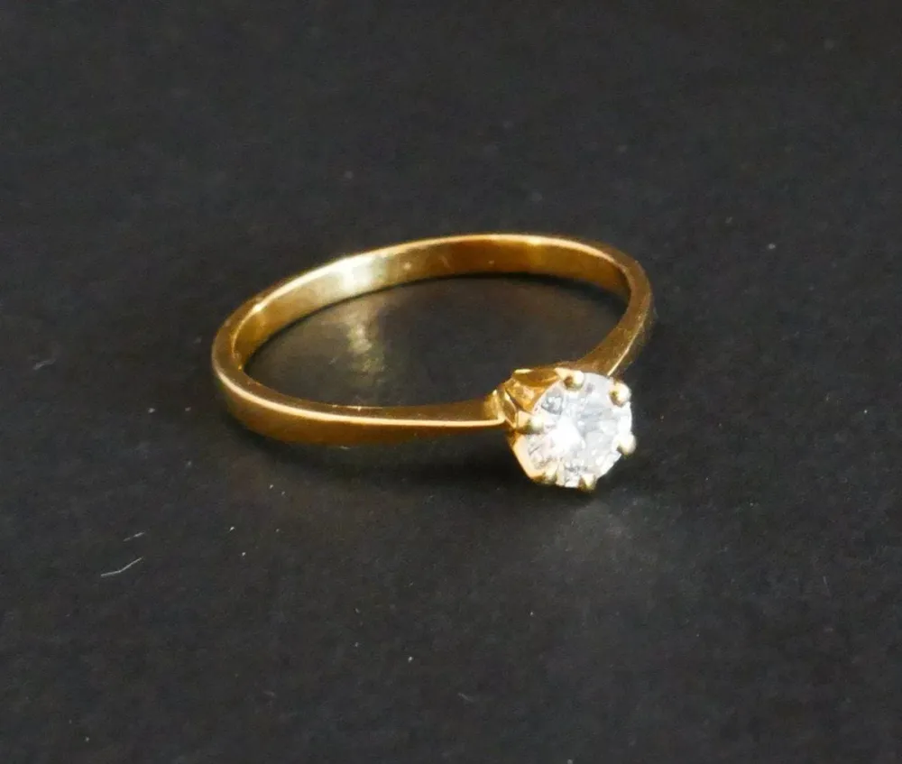 Солитер диамант, жълто злато