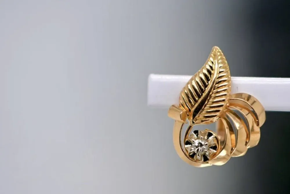 Обеци с диамантени листа от 0,5 Ct