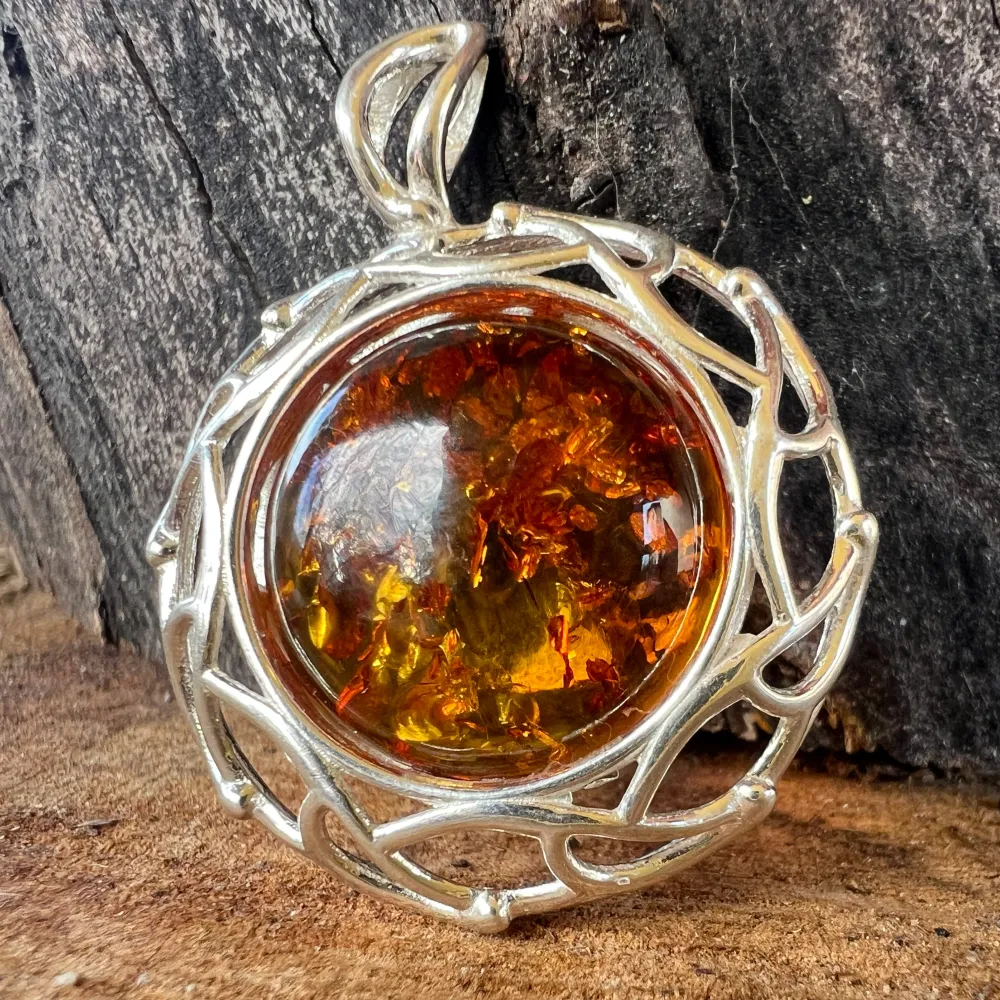 Сребърен медальон с кехлибар Amber17