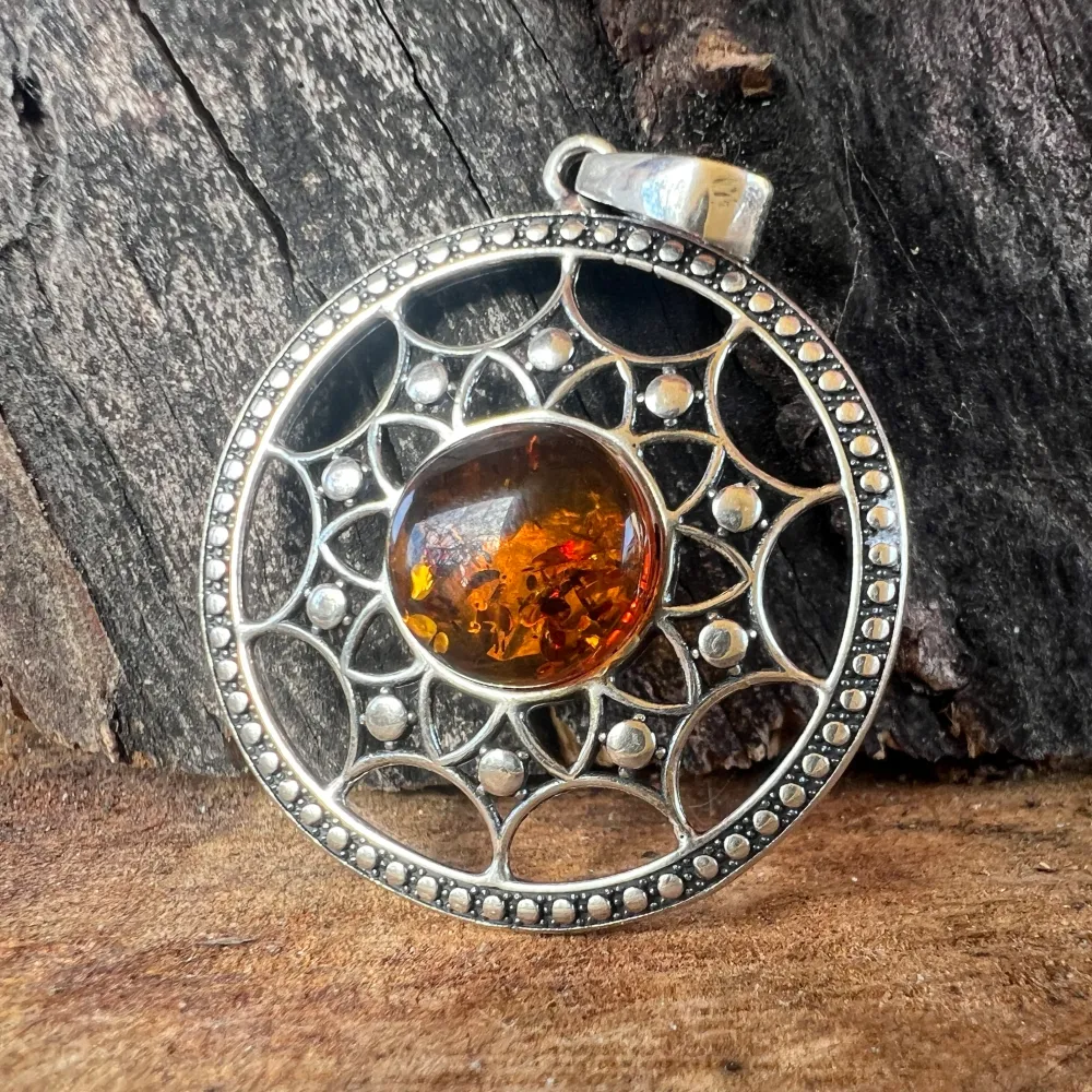 Сребърен медальон с кехлибар Amber21
