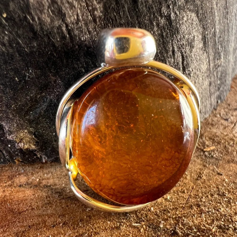 Сребърен медальон с кехлибар Amber3